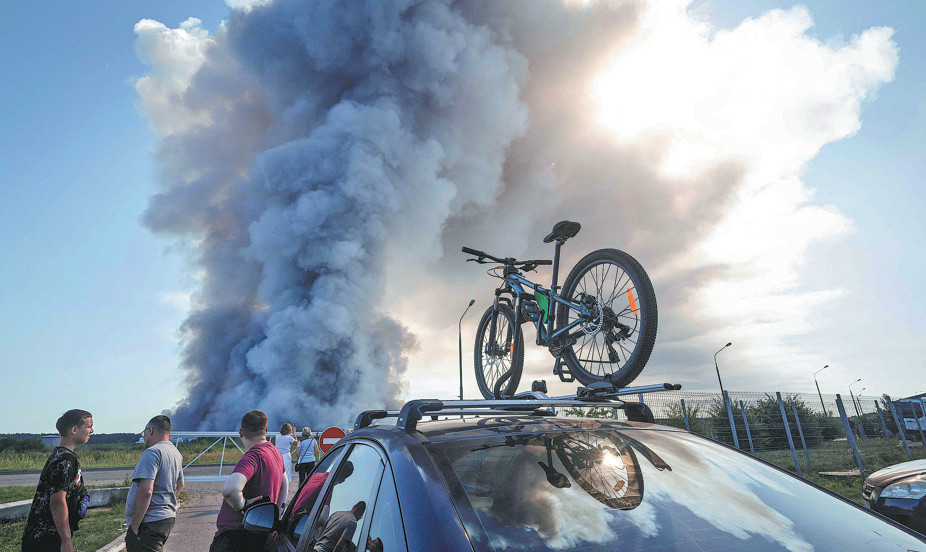 Russia, Ukraine continue to trade fire